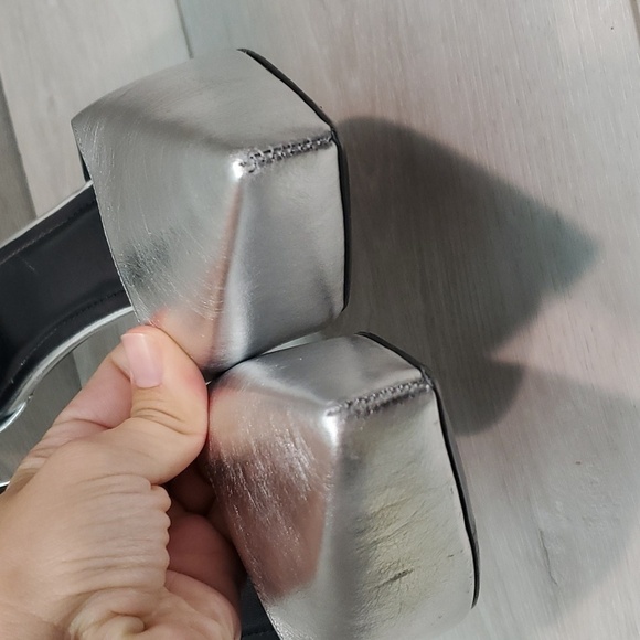 Givenchy Womens G lock Metallic Ankle Strap Heels Pump Sandals Shoes sz 9 - Picture 5 of 16